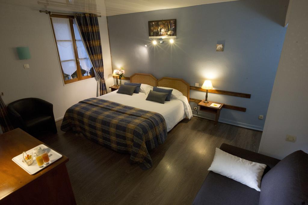 Hotel Auberge La Pomme De Pin Senonches Habitación foto